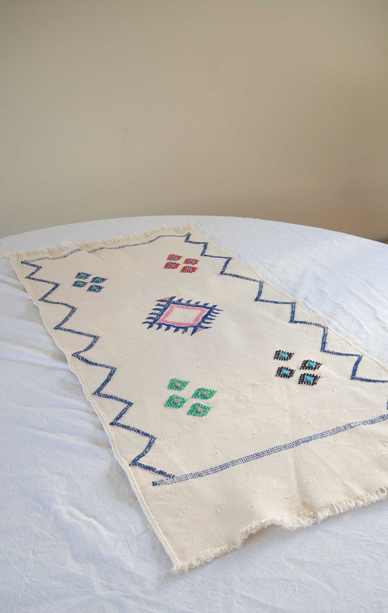 White #2 Cactus Silk Table runner