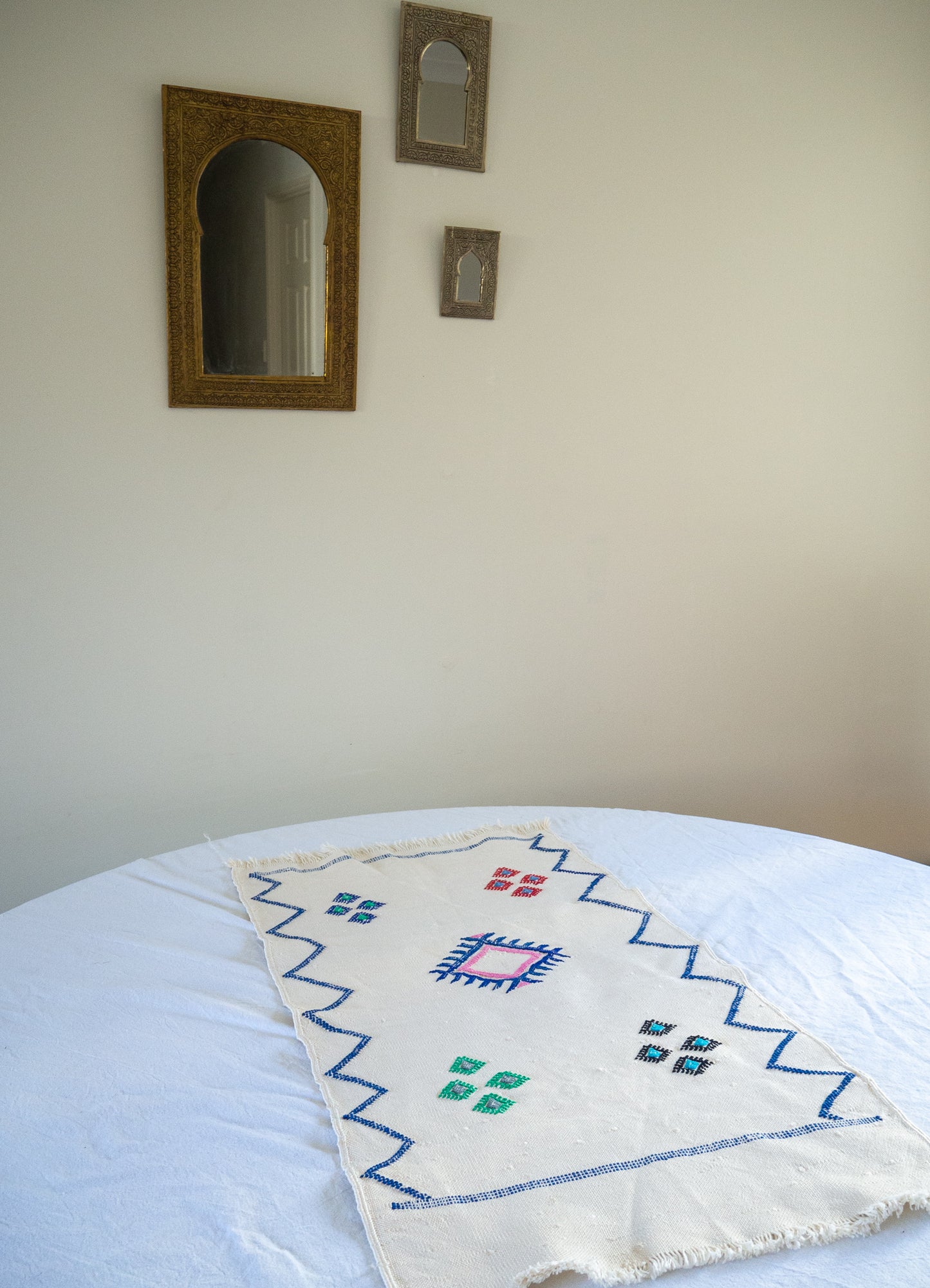 White #2 Cactus Silk Table runner