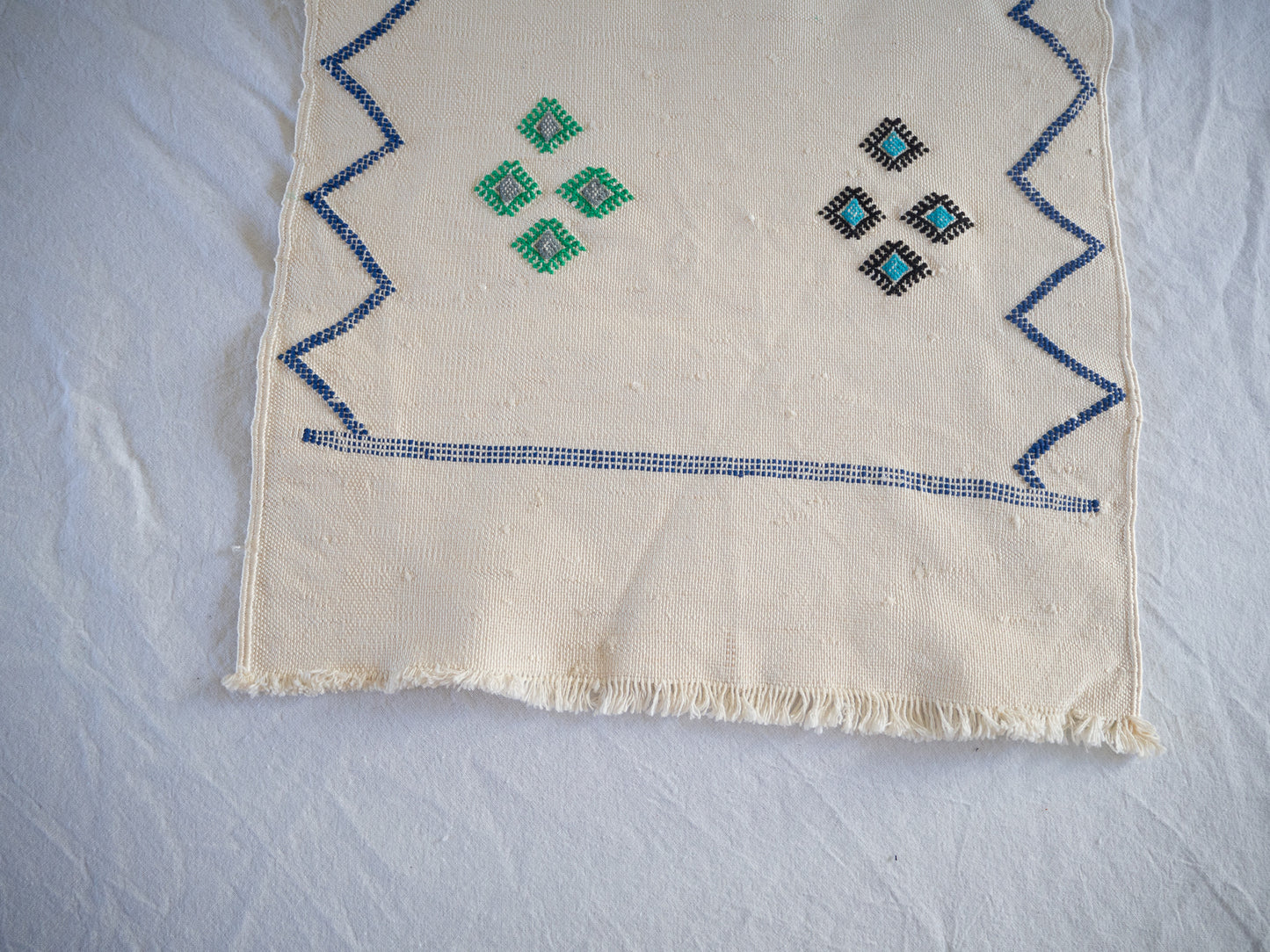 White #2 Cactus Silk Table runner