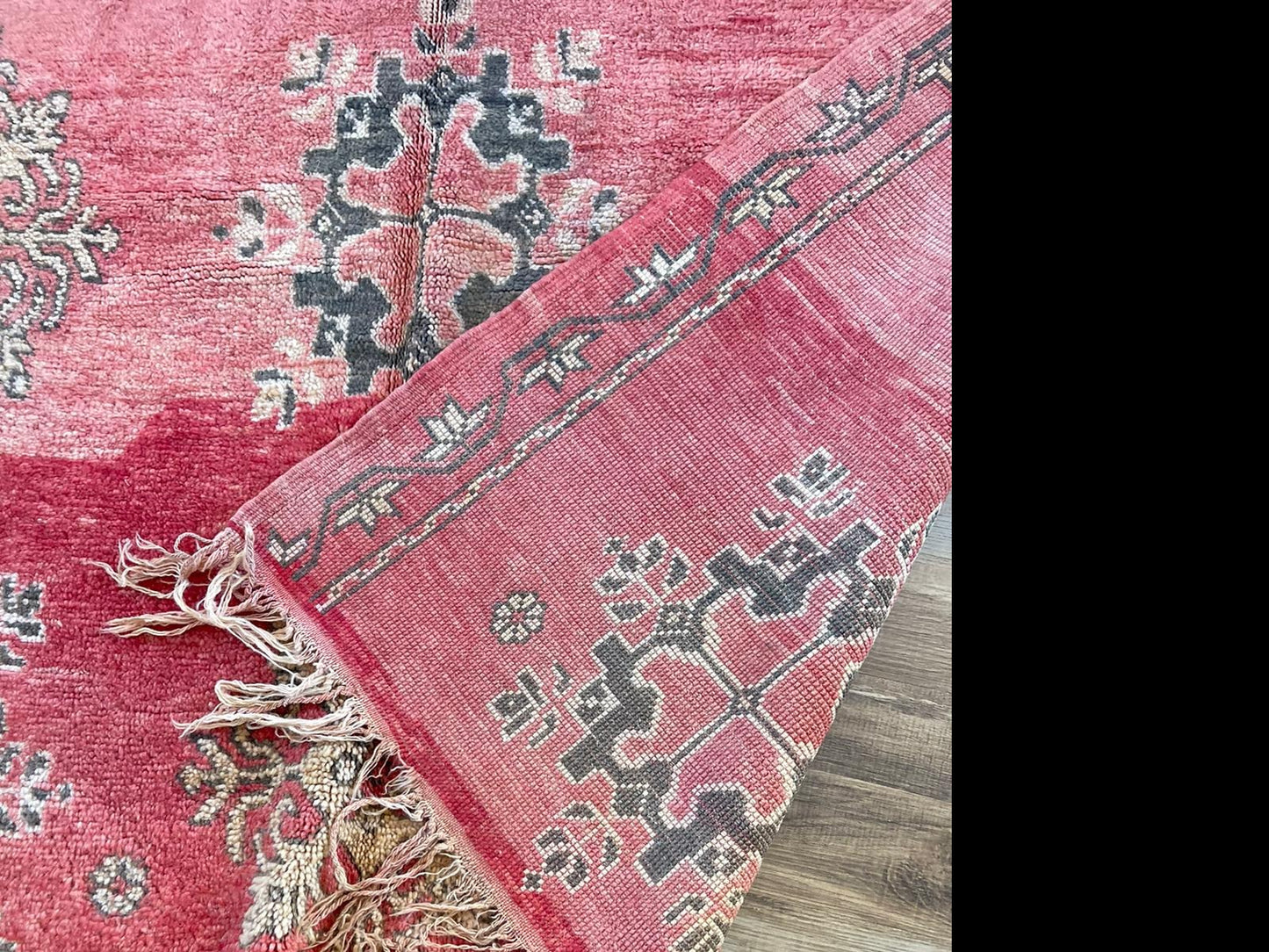 Vintage rug  308 by 164 cm  - jomada