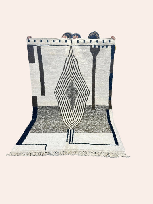 off-white Moroccan wool rug with black details and diamond in the centre
