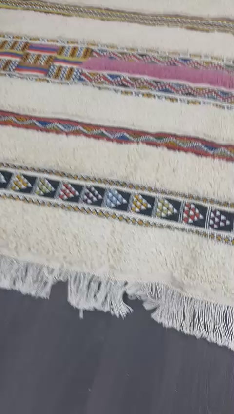 video showing samir rug upclose