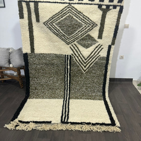 o showing hamdi wool moroccan rug upclose