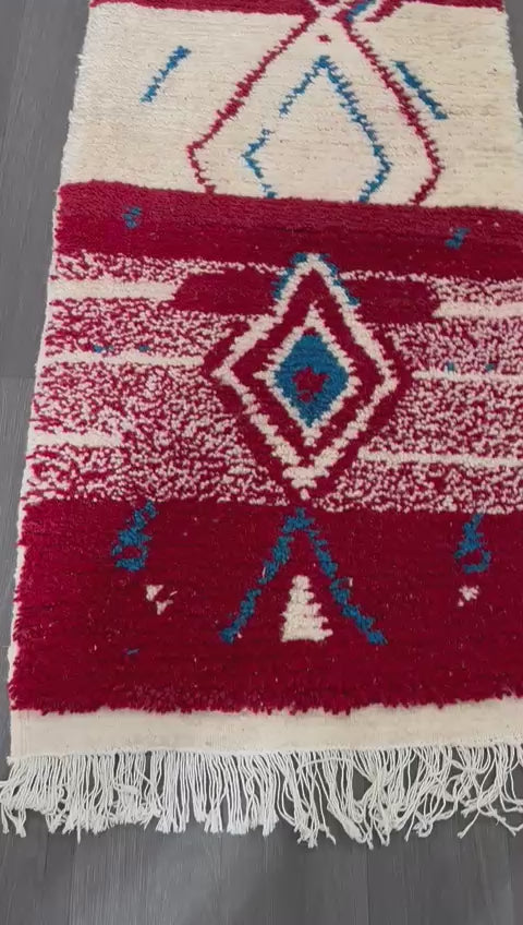 upclose video of Hiba runner rug

