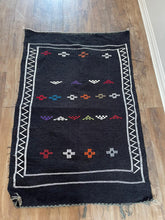 Load image into Gallery viewer, Kilim rug
